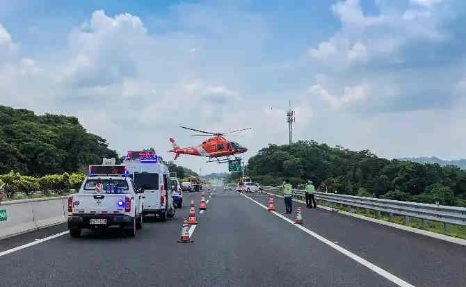 岳塘区高速公路汽车救援案例