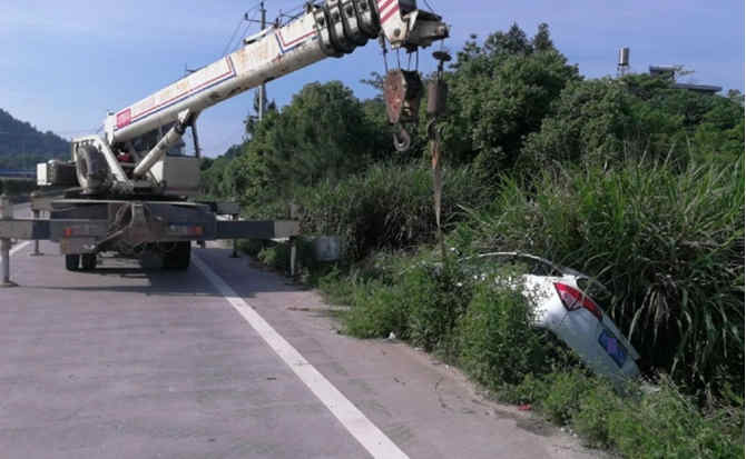 岳塘区重载吊车救援 岳塘区重载吊车救援